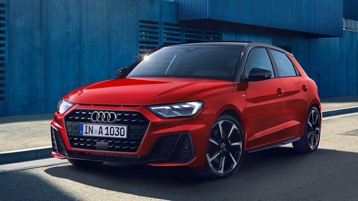 https://www.dost-hildesheim.audi/content/dam/iph/generic-assets/models/a1/a1-sportback/my-2024/stage/4096x1280_aa1-181001-3_v2.jpg/jcr:content/renditions/cq5dam.thumbnail.720.406.iph.png?imwidth=720&imdensity=1